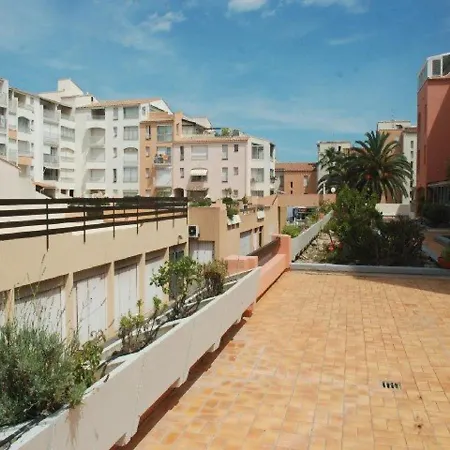Spacieux T3 Avec Piscine Et Parking Pres Du Port - Fr-1-607-10