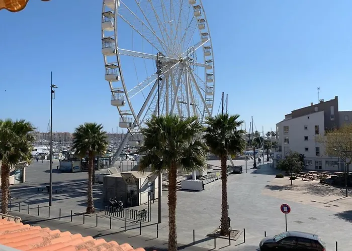 Spacieux T3 Au Centre Port, Avec Piscine, Cap D'agde - Fr-1-607-10 * Agde